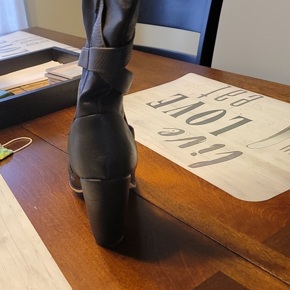 Heel boots - Picture 4 of 4